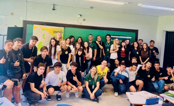 Supervisor administrativo Jo&atilde;o Vitor Tr&ecirc;s de Souza em palestra sobre Educa&ccedil;&atilde;o Financeira
