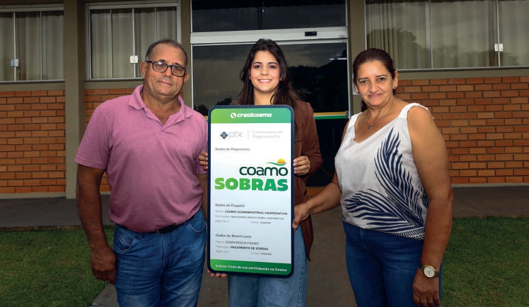 Cooperado Rubens Elias Ferreira, com a filha Eduarda e a esposa Maria