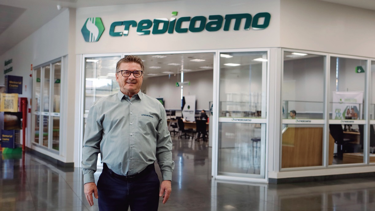 Alcir Jos&eacute; Goldoni, presidente Executivo da Credicoamo, na ag&ecirc;ncia da cooperativa