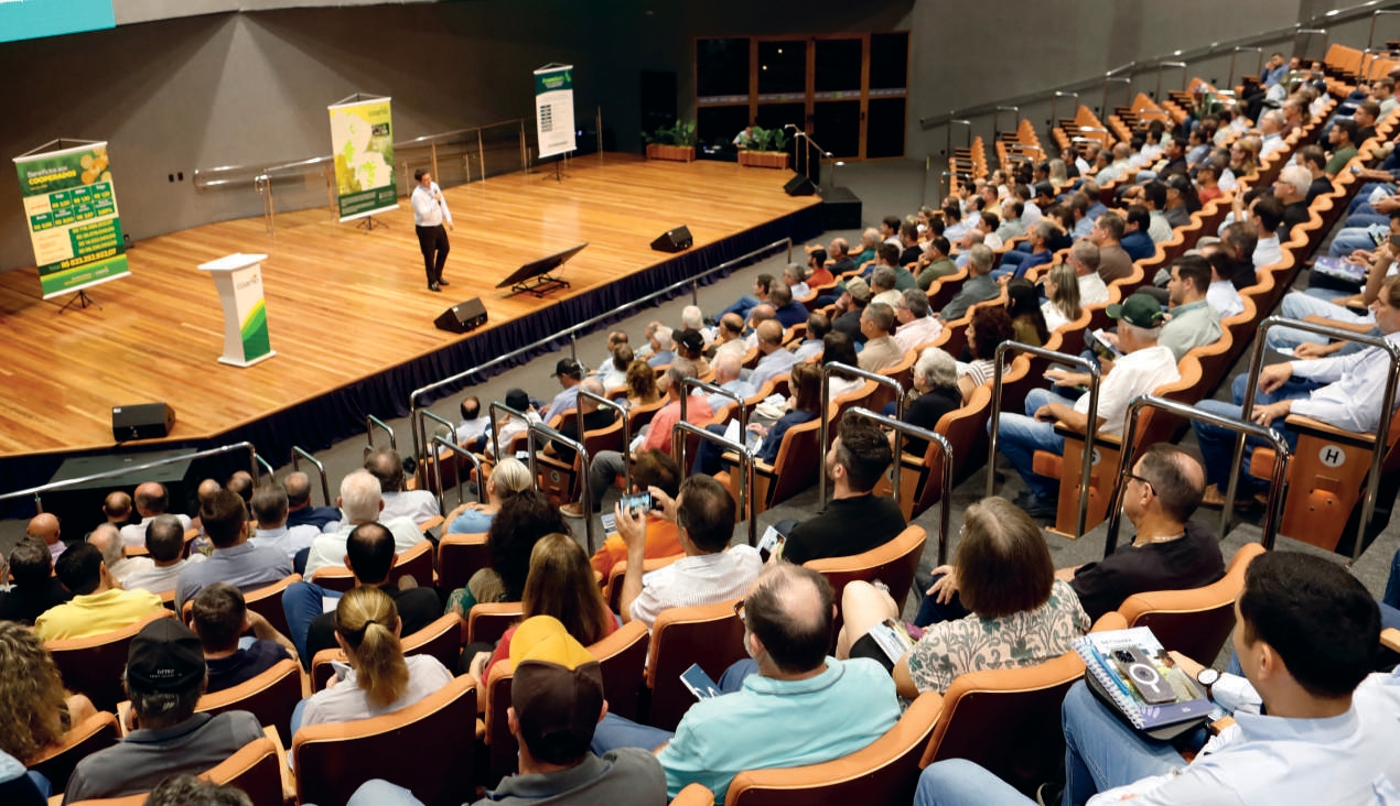 Reuni&atilde;o da jornada tribut&aacute;ria em Campo Mour&atilde;o (PR)