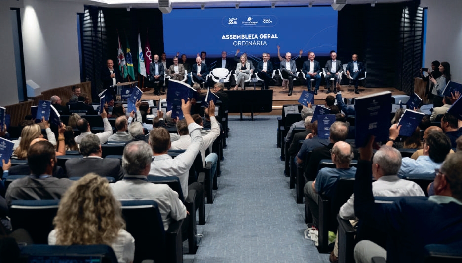 Assembleia Geral Ordin&aacute;ria da Ocepar, com mais de 150 lideran&ccedil;as de 81 cooperativas do Paran&aacute;