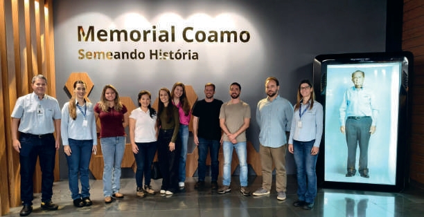 Funcion&aacute;rios do IAT Londrina durante visita ao Memorial Coamo em Campo Mour&atilde;o