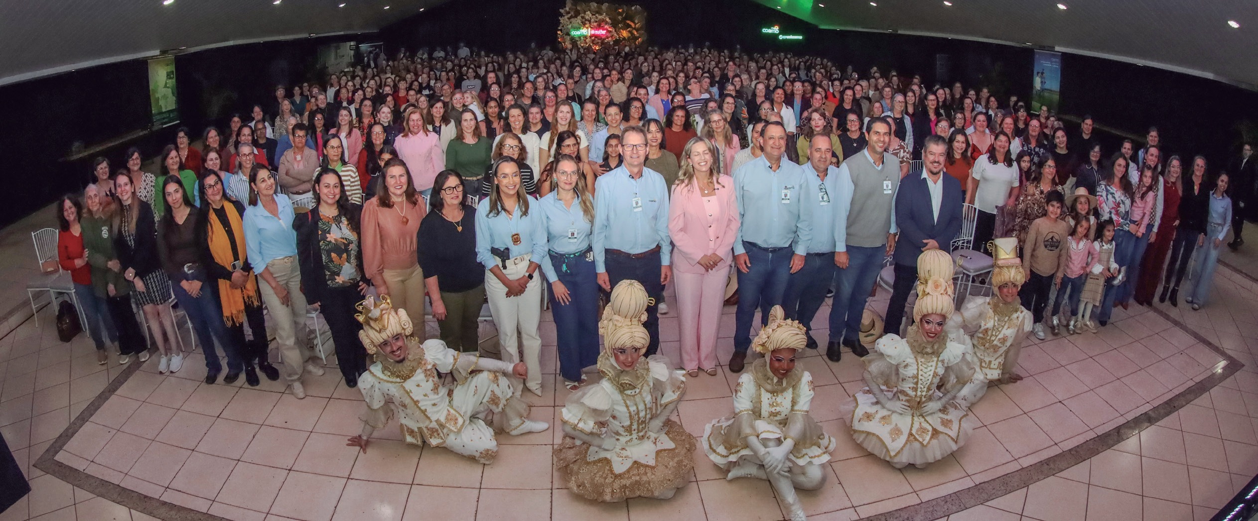 Encontro de Mulheres da Coamo realizado em Toledo (PR), com centenas de cooperadas, esposas e filhas de cooperados