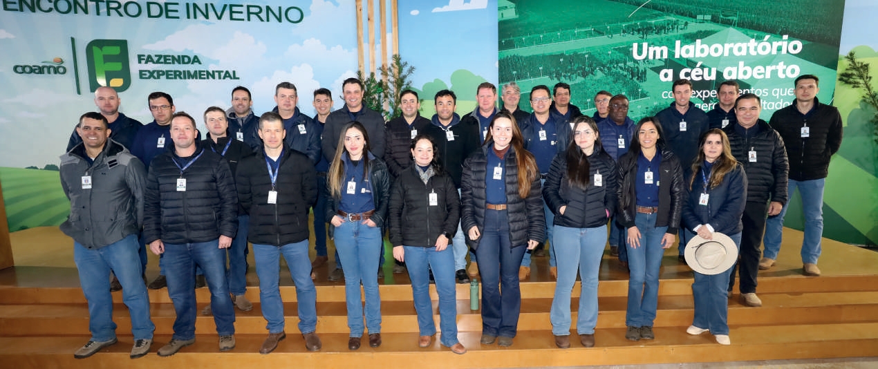 Equipe técnica da Coamo e pesquisadores responsáveis pela elaboração e apresentação dos temas nas estações de pesquisa da Fazenda Experimental em Campo Mourão