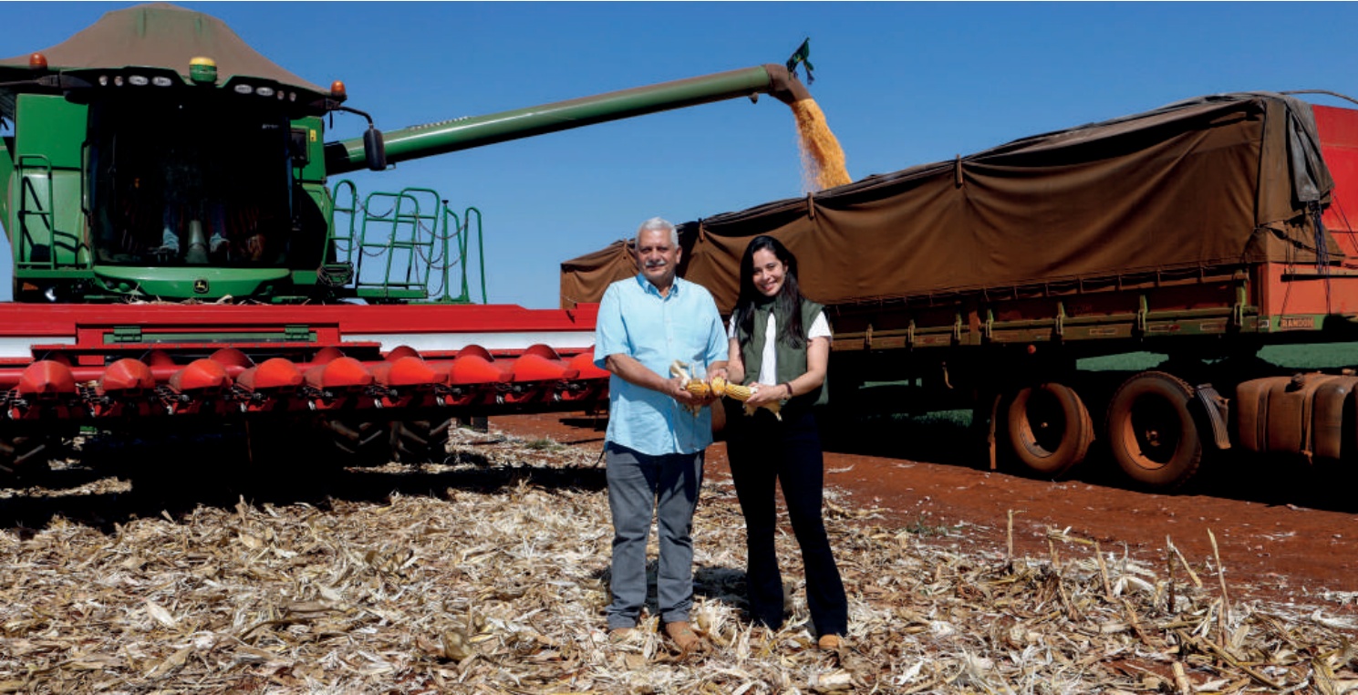 Cooperado Djalma Alves de Souza com a filha Renata em Ponta Porã (MS)