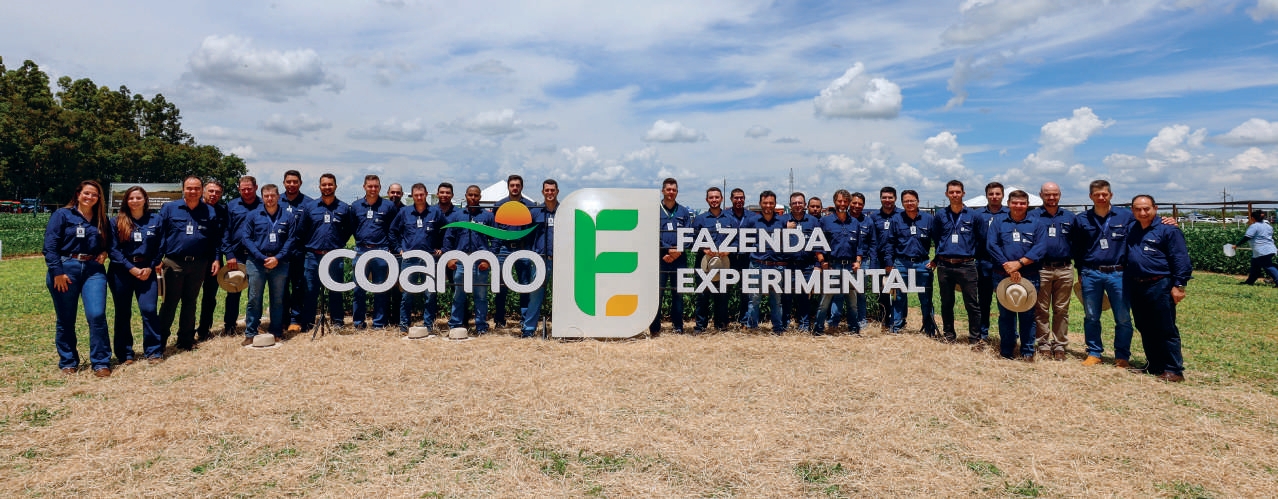 Equipe t&eacute;cnica da Coamo e representantes de empresas parceiras respons&aacute;veis pela coordena&ccedil;&atilde;o e apresenta&ccedil;&atilde;o das esta&ccedil;&otilde;es