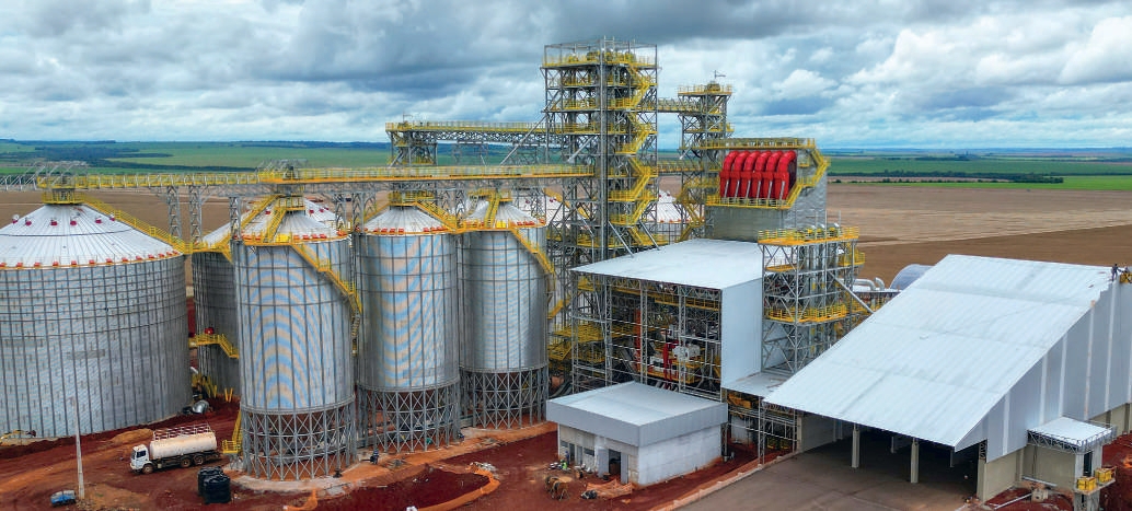 Vista a&eacute;rea das novas unidades Amambai II e Itahum, com complexo de silos e infraestrutura agr&iacute;cola