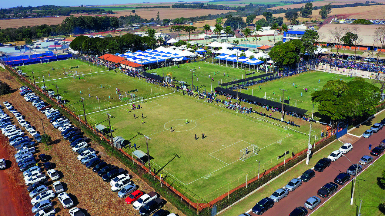 Vista aérea dos campos e quadras da Arcam durante a final da Copa Coamo