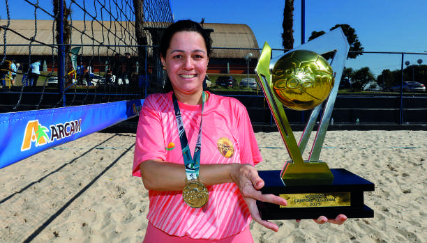 Rubia Cristihna Primon com troféu