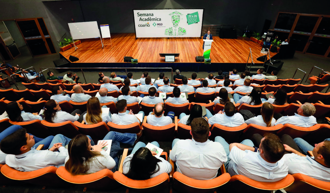 Semana Acadêmica Coamo e MSD em um auditório.