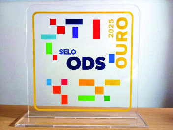 Troféu do Selo ODS Ouro 2025.