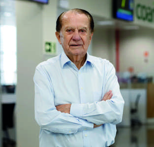 Foto do Engenheiro Agrônomo José Aroldo Gallassini, Presidente dos Conselhos de Administração Coamo e Credicoamo.